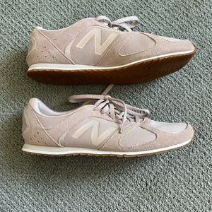 Blush new balance 555 women’s sneakers - NWOT size 9